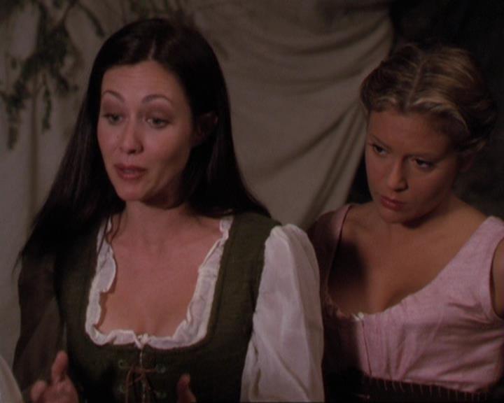 Charmed-Online_dot_net-3x04AllHalliwellsEve1037.jpg Charmed-Online_dot_net-3x04AllHalliwellsEve1037.jpg