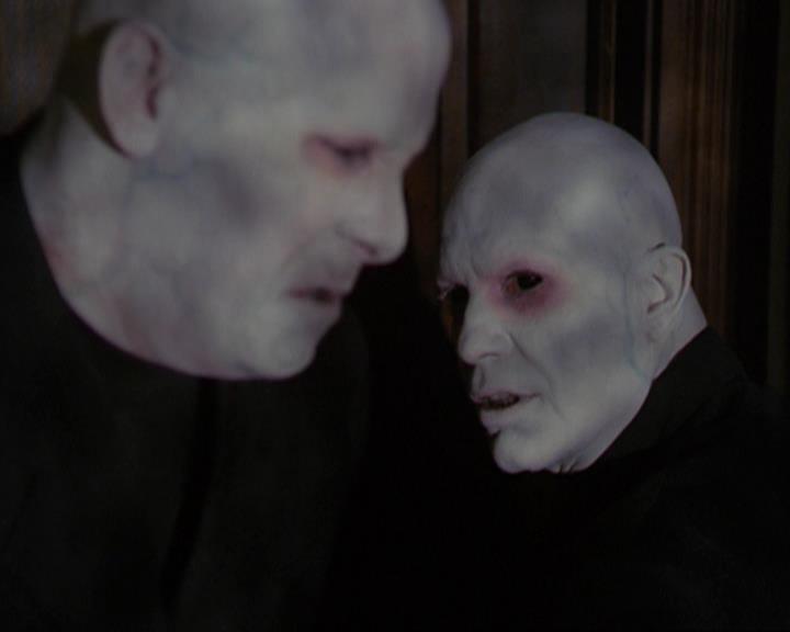 Charmed-Online_dot_net-3x04AllHalliwellsEve1090.jpg
