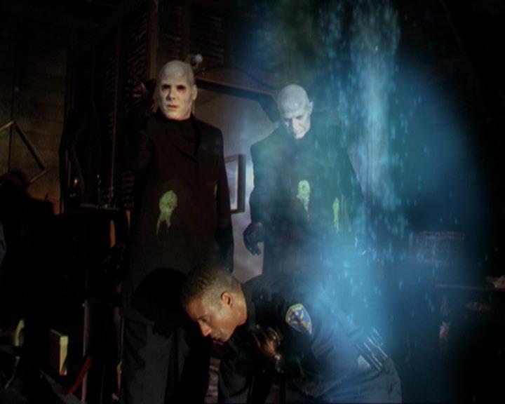 Charmed-Online_dot_net-3x04AllHalliwellsEve1107.jpg