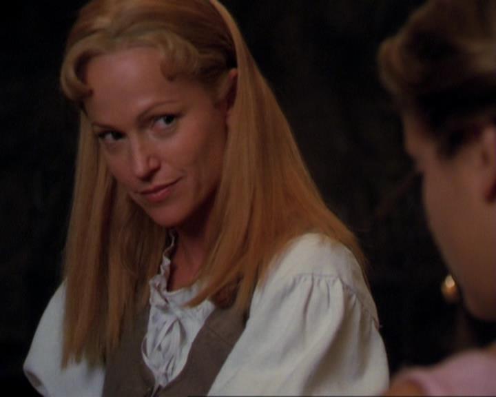 Charmed-Online_dot_net-3x04AllHalliwellsEve1224.jpg