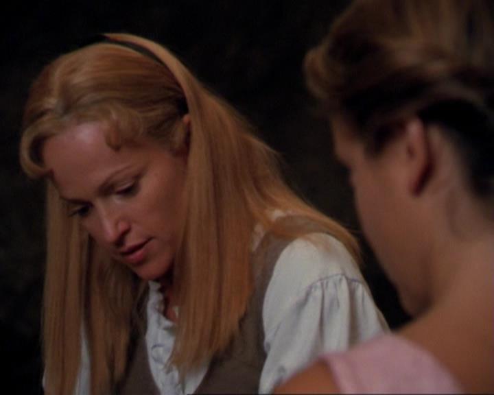 Charmed-Online_dot_net-3x04AllHalliwellsEve1232.jpg
