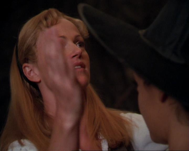 Charmed-Online_dot_net-3x04AllHalliwellsEve1246.jpg Charmed-Online_dot_net-3x04AllHalliwellsEve1246.jpg