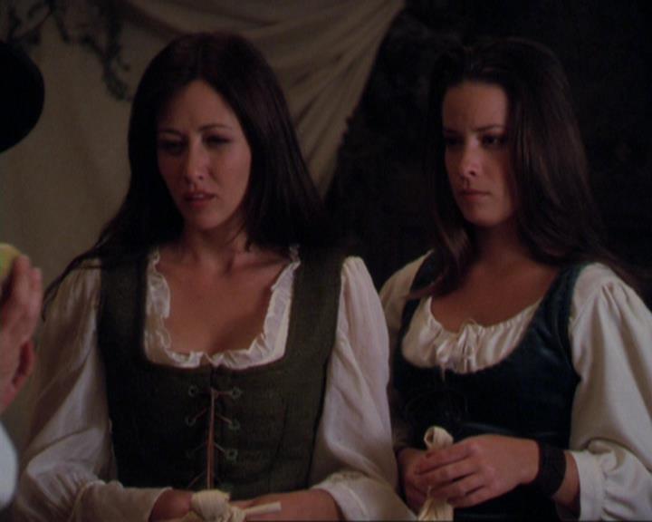 Charmed-Online_dot_net-3x04AllHalliwellsEve1258.jpg