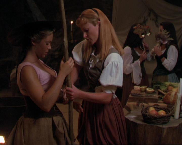 Charmed-Online_dot_net-3x04AllHalliwellsEve1287.jpg