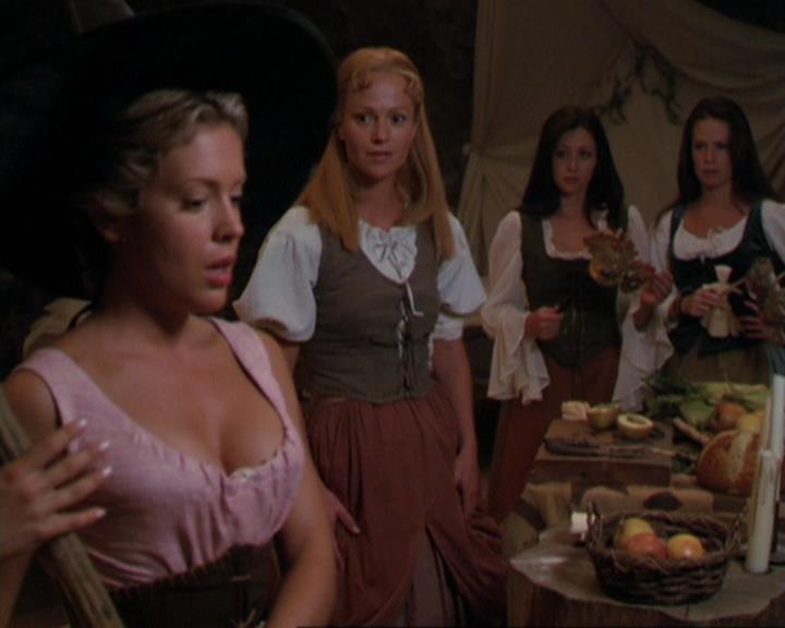 Charmed-Online_dot_net-3x04AllHalliwellsEve1313.jpg