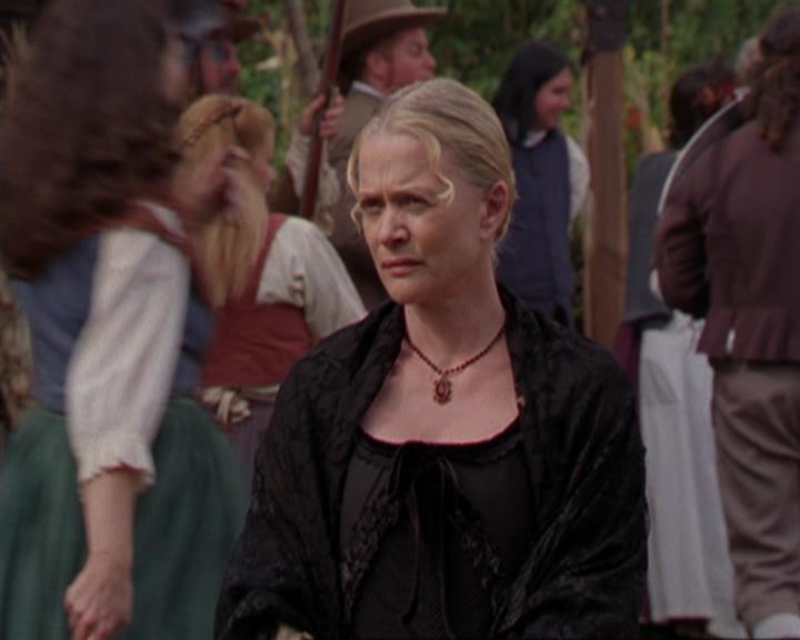 Charmed-Online_dot_net-3x04AllHalliwellsEve1358.jpg