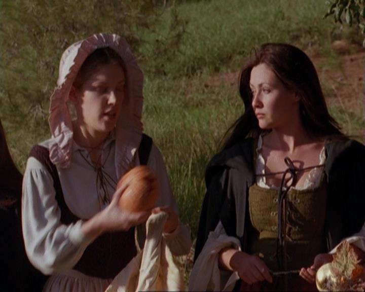 Charmed-Online_dot_net-3x04AllHalliwellsEve1371.jpg