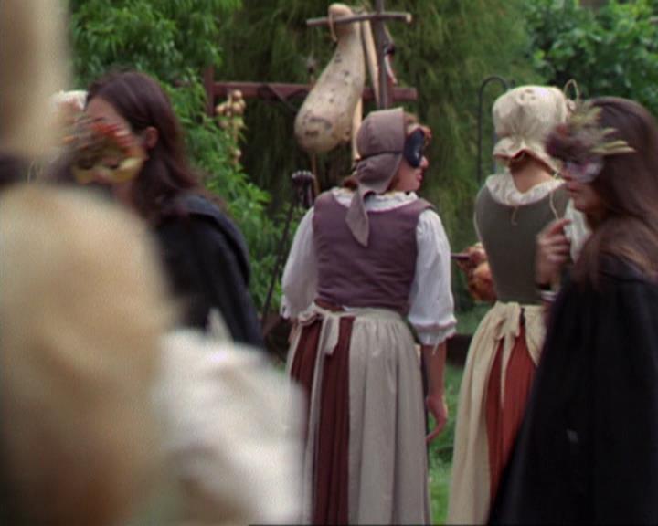 Charmed-Online_dot_net-3x04AllHalliwellsEve1393.jpg Charmed-Online_dot_net-3x04AllHalliwellsEve1393.jpg