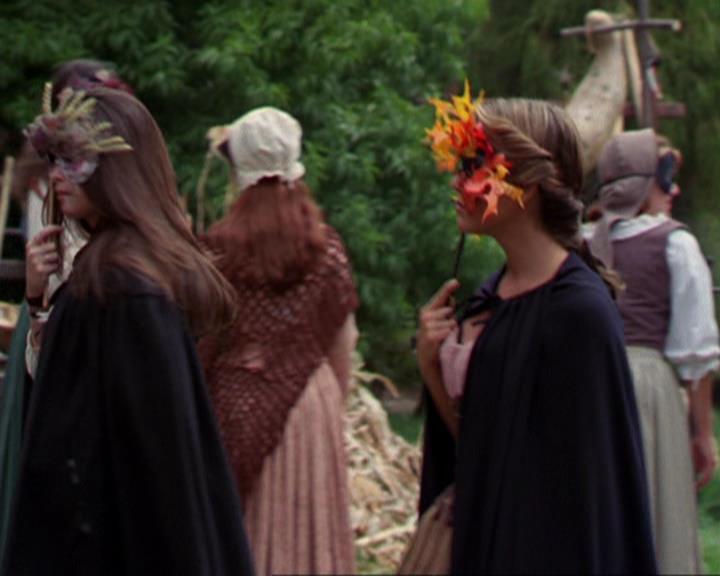 Charmed-Online_dot_net-3x04AllHalliwellsEve1395.jpg