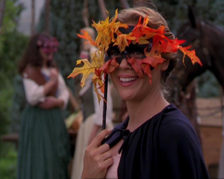 Charmed-Online_dot_net-3x04AllHalliwellsEve1403.jpg