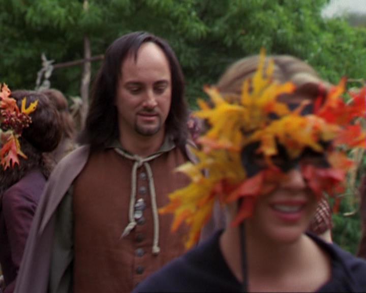 Charmed-Online_dot_net-3x04AllHalliwellsEve1405.jpg