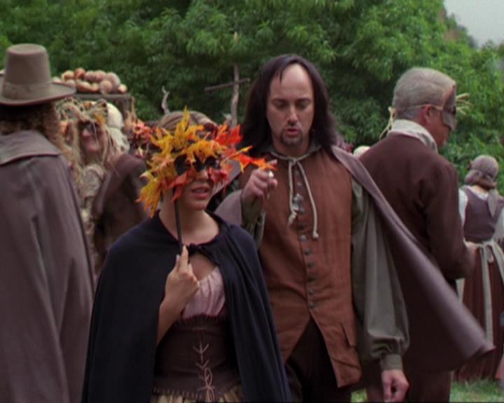 Charmed-Online_dot_net-3x04AllHalliwellsEve1407.jpg