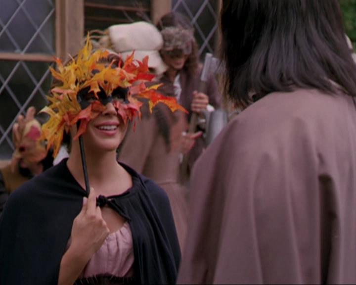 Charmed-Online_dot_net-3x04AllHalliwellsEve1409.jpg