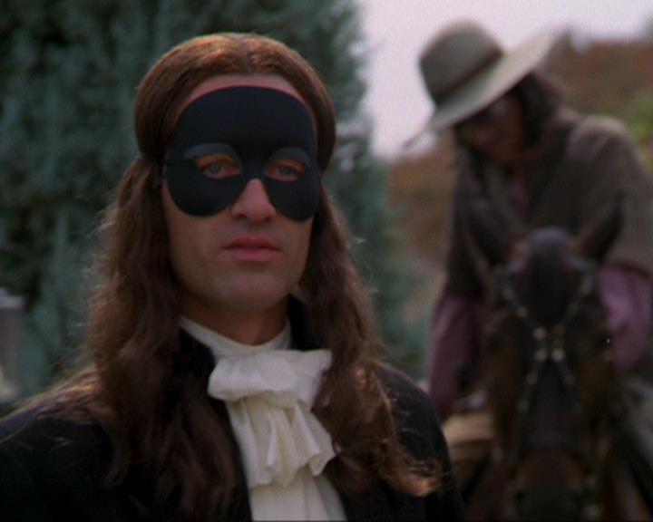 Charmed-Online_dot_net-3x04AllHalliwellsEve1413.jpg Charmed-Online_dot_net-3x04AllHalliwellsEve1413.jpg