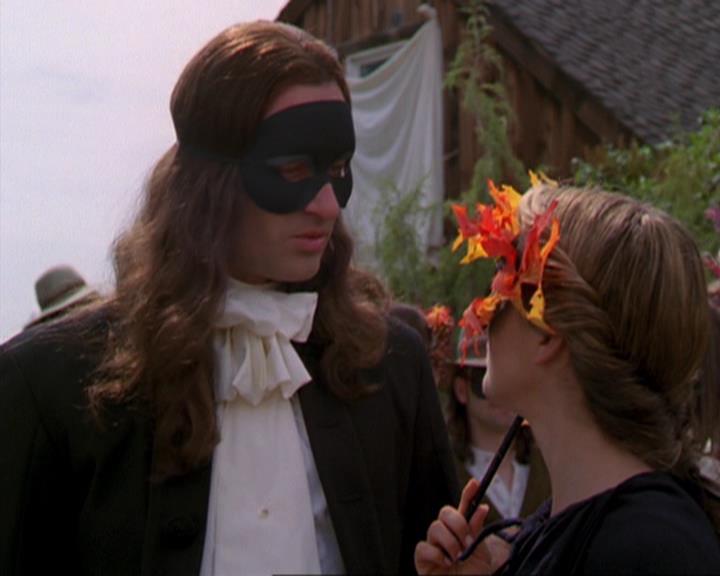 Charmed-Online_dot_net-3x04AllHalliwellsEve1418.jpg