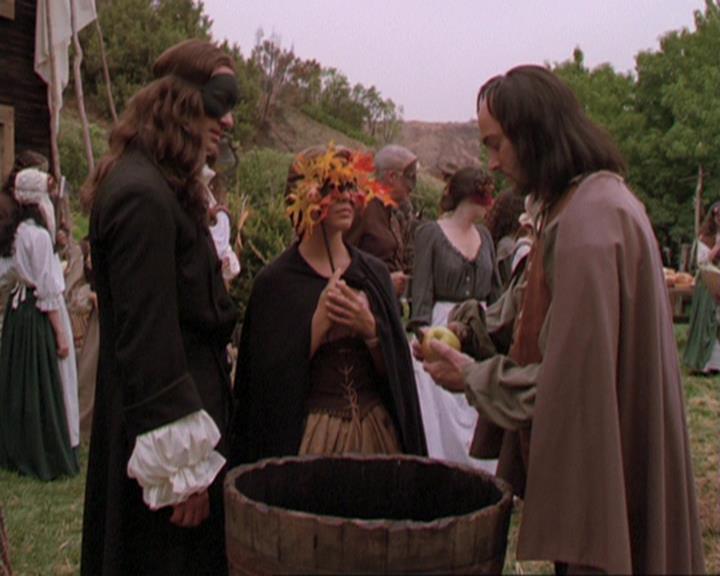Charmed-Online_dot_net-3x04AllHalliwellsEve1429.jpg
