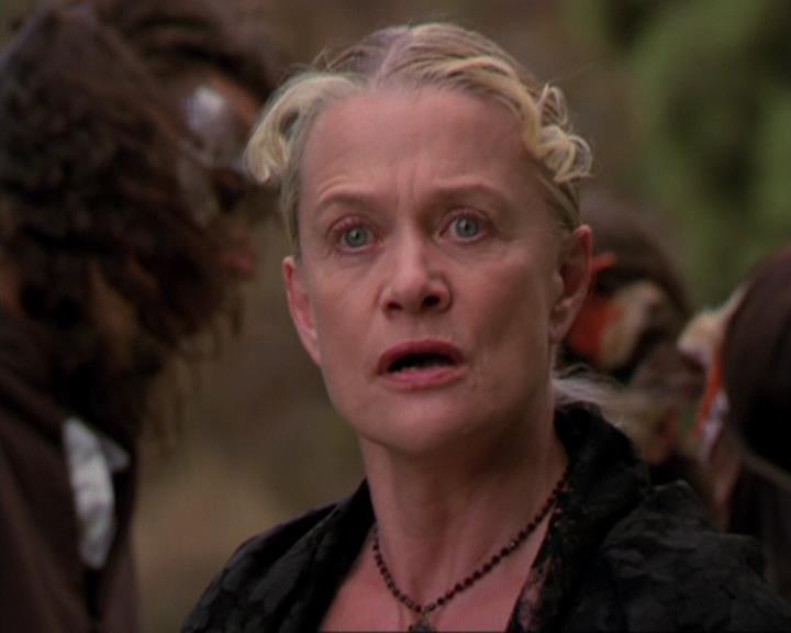 Charmed-Online_dot_net-3x04AllHalliwellsEve1467.jpg