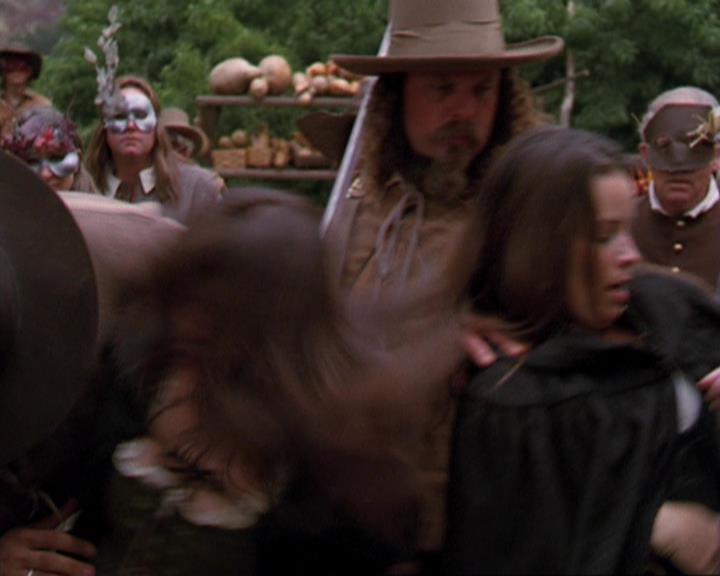 Charmed-Online_dot_net-3x04AllHalliwellsEve1475.jpg