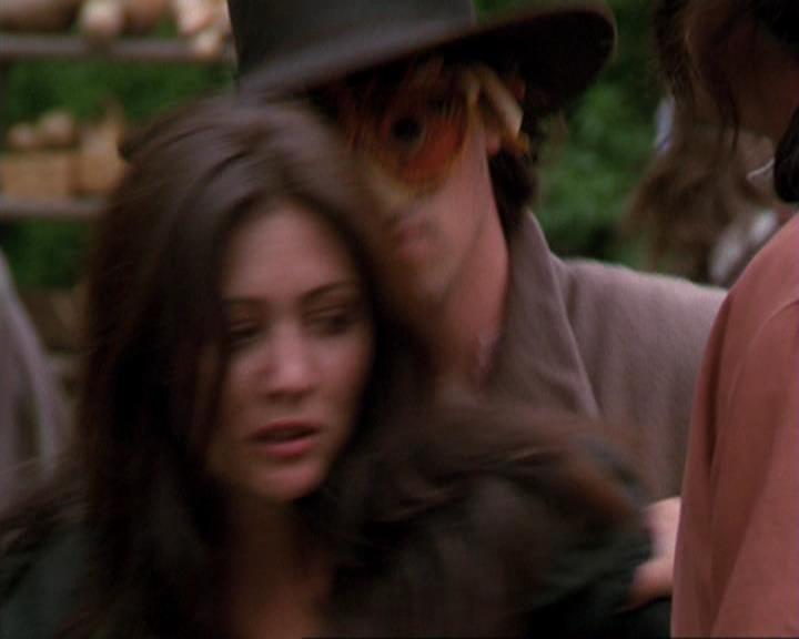 Charmed-Online_dot_net-3x04AllHalliwellsEve1491.jpg