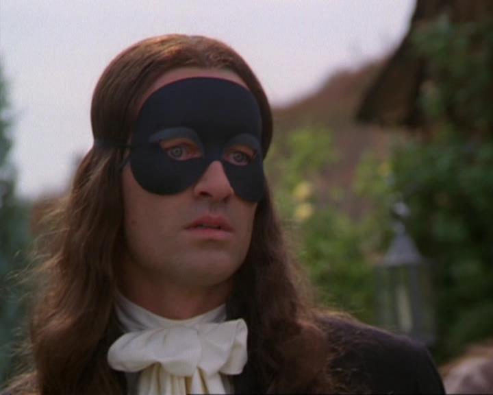 Charmed-Online_dot_net-3x04AllHalliwellsEve1494.jpg Charmed-Online_dot_net-3x04AllHalliwellsEve1494.jpg