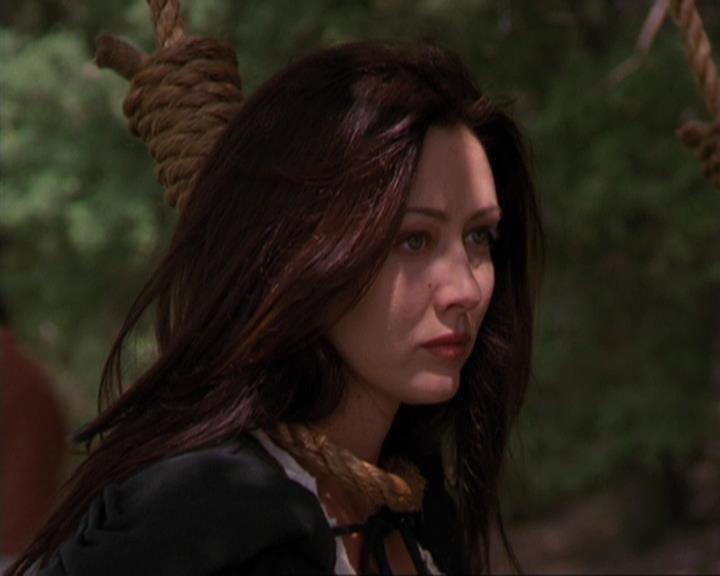 Charmed-Online_dot_net-3x04AllHalliwellsEve1512.jpg