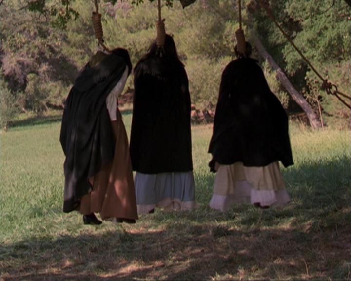 Charmed-Online_dot_net-3x04AllHalliwellsEve1545.jpg