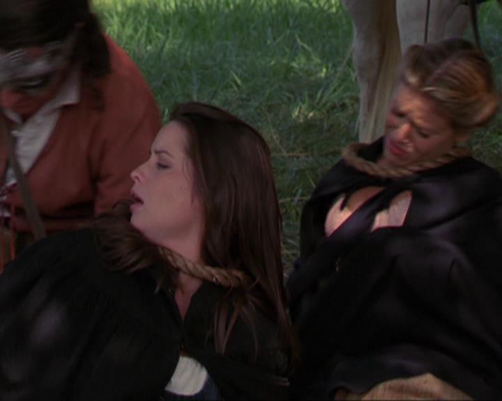 Charmed-Online_dot_net-3x04AllHalliwellsEve1569.jpg Charmed-Online_dot_net-3x04AllHalliwellsEve1569.jpg