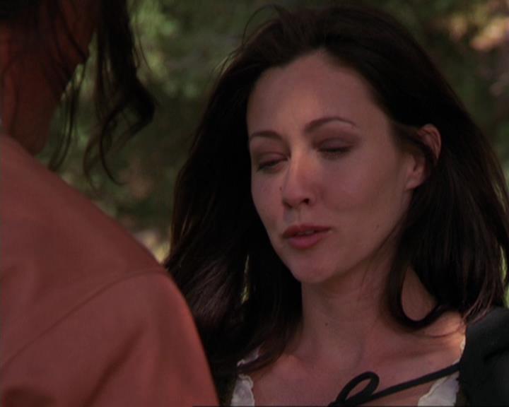 Charmed-Online_dot_net-3x04AllHalliwellsEve1618.jpg