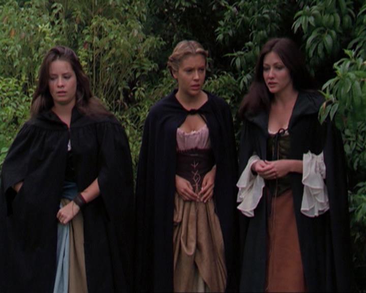 Charmed-Online_dot_net-3x04AllHalliwellsEve1761.jpg Charmed-Online_dot_net-3x04AllHalliwellsEve1761.jpg