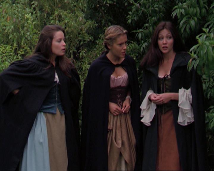 Charmed-Online_dot_net-3x04AllHalliwellsEve1766.jpg Charmed-Online_dot_net-3x04AllHalliwellsEve1766.jpg