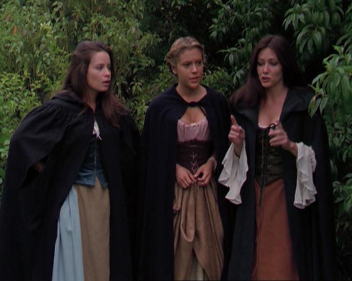 Charmed-Online_dot_net-3x04AllHalliwellsEve1767.jpg