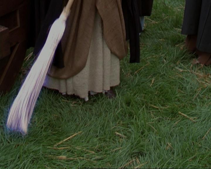 Charmed-Online_dot_net-3x04AllHalliwellsEve1803.jpg