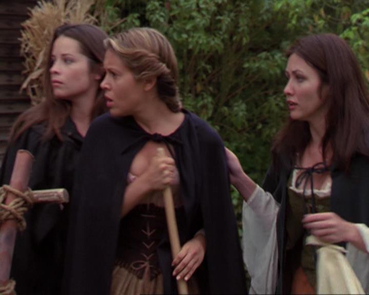 Charmed-Online_dot_net-3x04AllHalliwellsEve1814.jpg Charmed-Online_dot_net-3x04AllHalliwellsEve1814.jpg