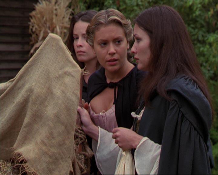 Charmed-Online_dot_net-3x04AllHalliwellsEve1825.jpg