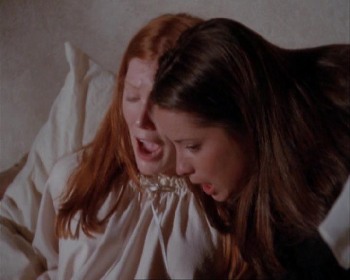 Charmed-Online_dot_net-3x04AllHalliwellsEve1862.jpg