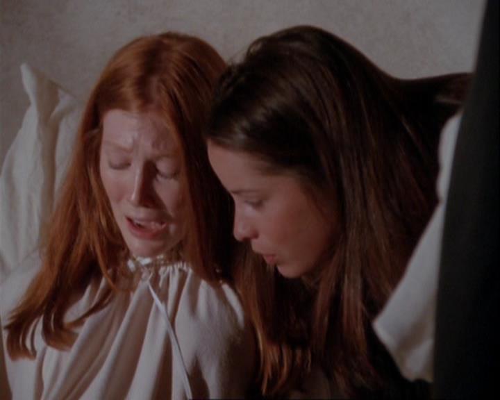 Charmed-Online_dot_net-3x04AllHalliwellsEve1865.jpg