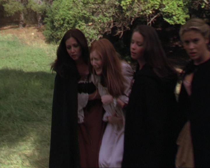 Charmed-Online_dot_net-3x04AllHalliwellsEve1903.jpg Charmed-Online_dot_net-3x04AllHalliwellsEve1903.jpg