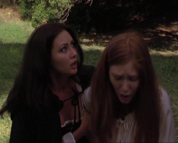 Charmed-Online_dot_net-3x04AllHalliwellsEve1913.jpg