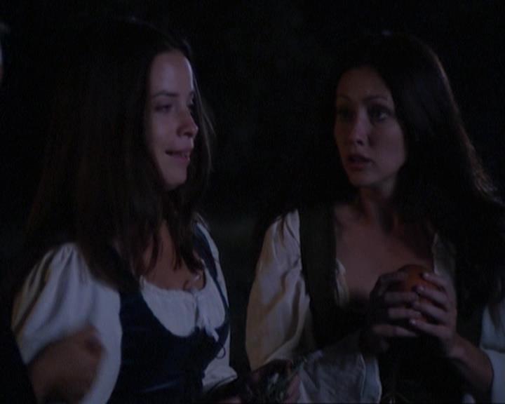 Charmed-Online_dot_net-3x04AllHalliwellsEve1949.jpg Charmed-Online_dot_net-3x04AllHalliwellsEve1949.jpg