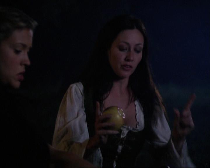 Charmed-Online_dot_net-3x04AllHalliwellsEve1956.jpg