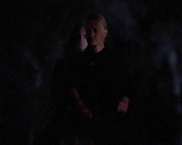 Charmed-Online_dot_net-3x04AllHalliwellsEve1967.jpg