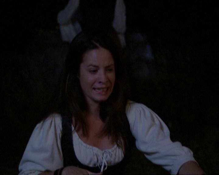 Charmed-Online_dot_net-3x04AllHalliwellsEve1987.jpg Charmed-Online_dot_net-3x04AllHalliwellsEve1987.jpg