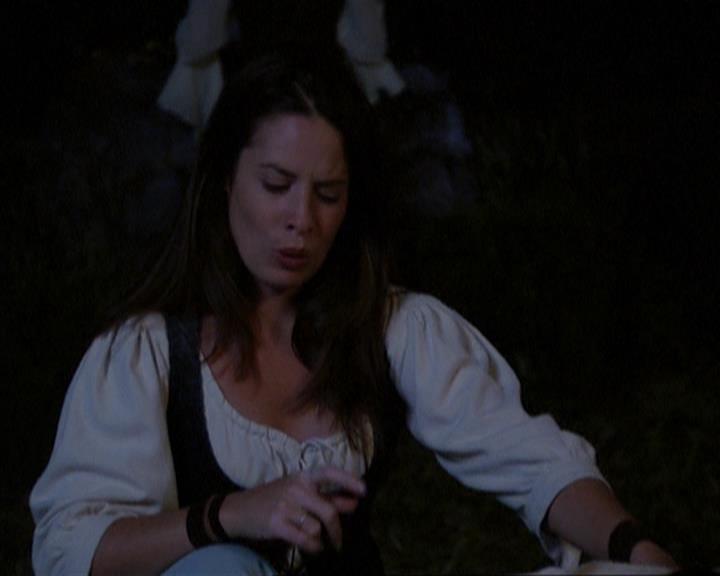 Charmed-Online_dot_net-3x04AllHalliwellsEve1990.jpg