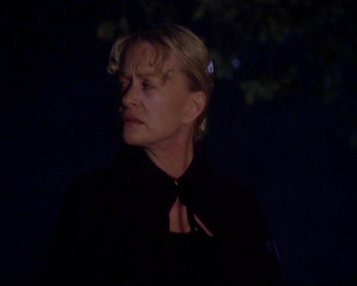 Charmed-Online_dot_net-3x04AllHalliwellsEve2015.jpg