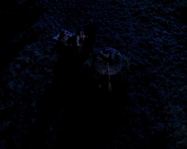 Charmed-Online_dot_net-3x04AllHalliwellsEve2027.jpg