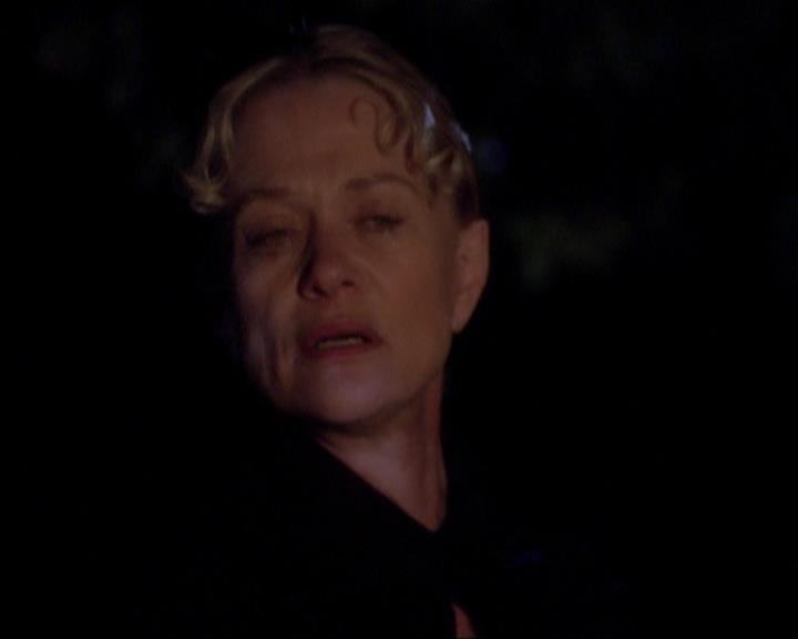 Charmed-Online_dot_net-3x04AllHalliwellsEve2034.jpg