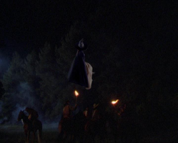 Charmed-Online_dot_net-3x04AllHalliwellsEve2085.jpg