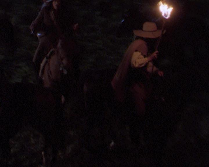 Charmed-Online_dot_net-3x04AllHalliwellsEve2092.jpg