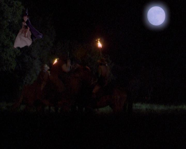 Charmed-Online_dot_net-3x04AllHalliwellsEve2093.jpg