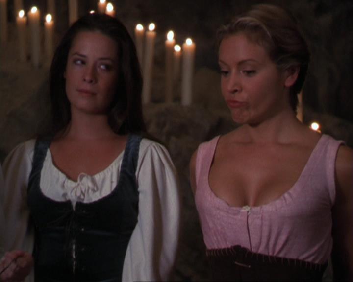 Charmed-Online_dot_net-3x04AllHalliwellsEve2157.jpg